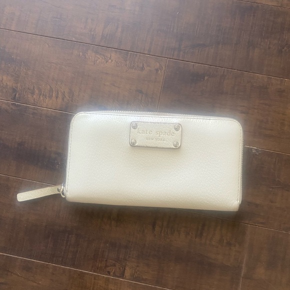 Kate Spade Cream Zip Travel Wallet - Picture 2 of 10